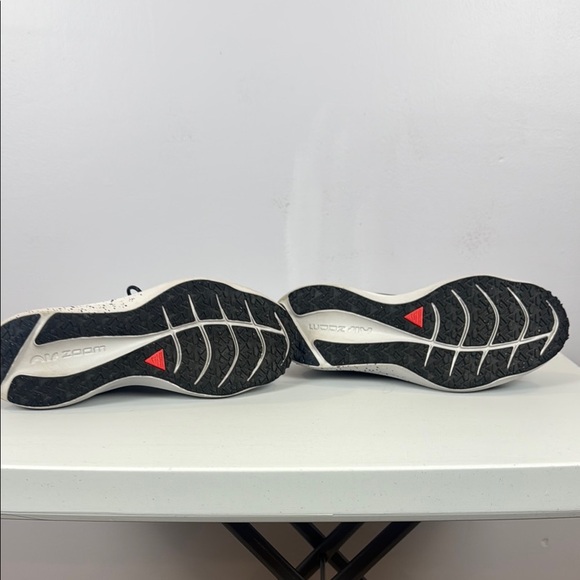 Nike Zoom Winflo 8 Shield Running Trainers Dc3730 Black Iron Grey Size 9.5 - Picture 8 of 13